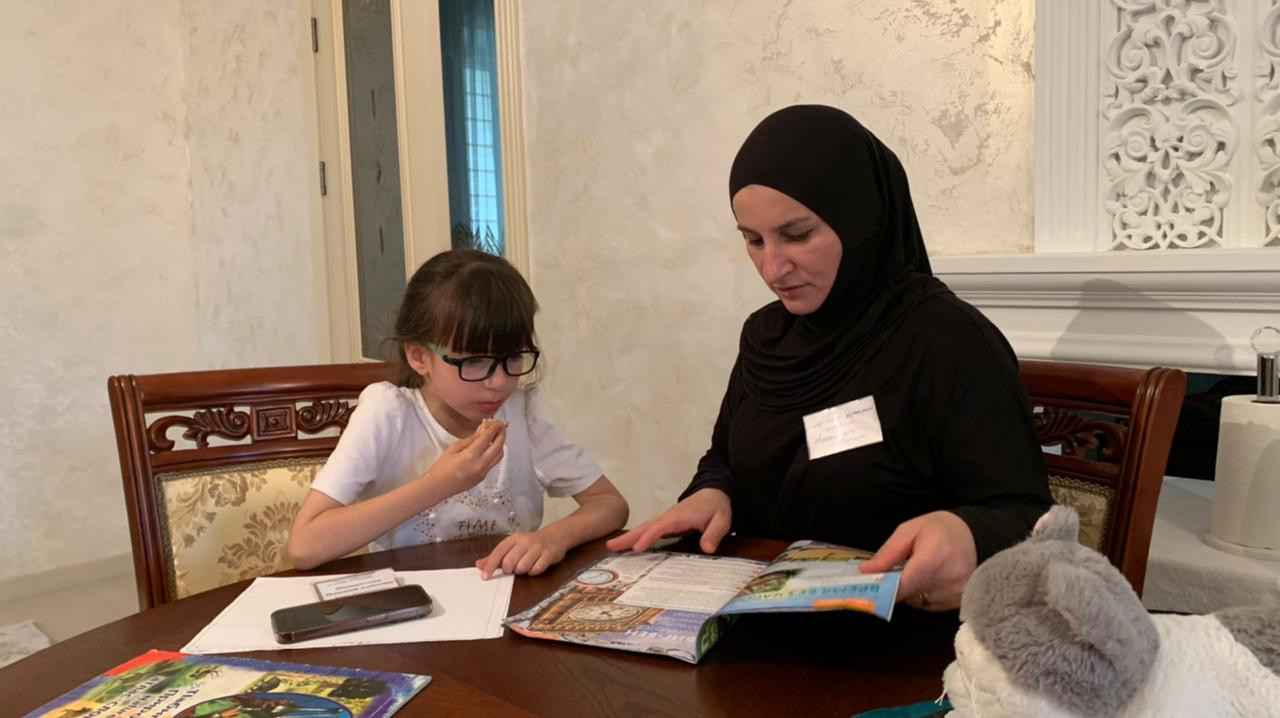 Рабочие будни Мед сестры с функцией сиделки Алгасановой Марины наполнены разнообразными активностями, связанными с формированием позитивных интересов у своих подопечных,помощь в получении образования.